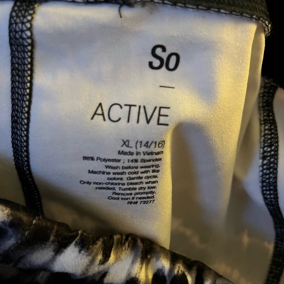 So(Kohls) “Tie dye” cropped Athletic Leggings - Picture 3 of 3
